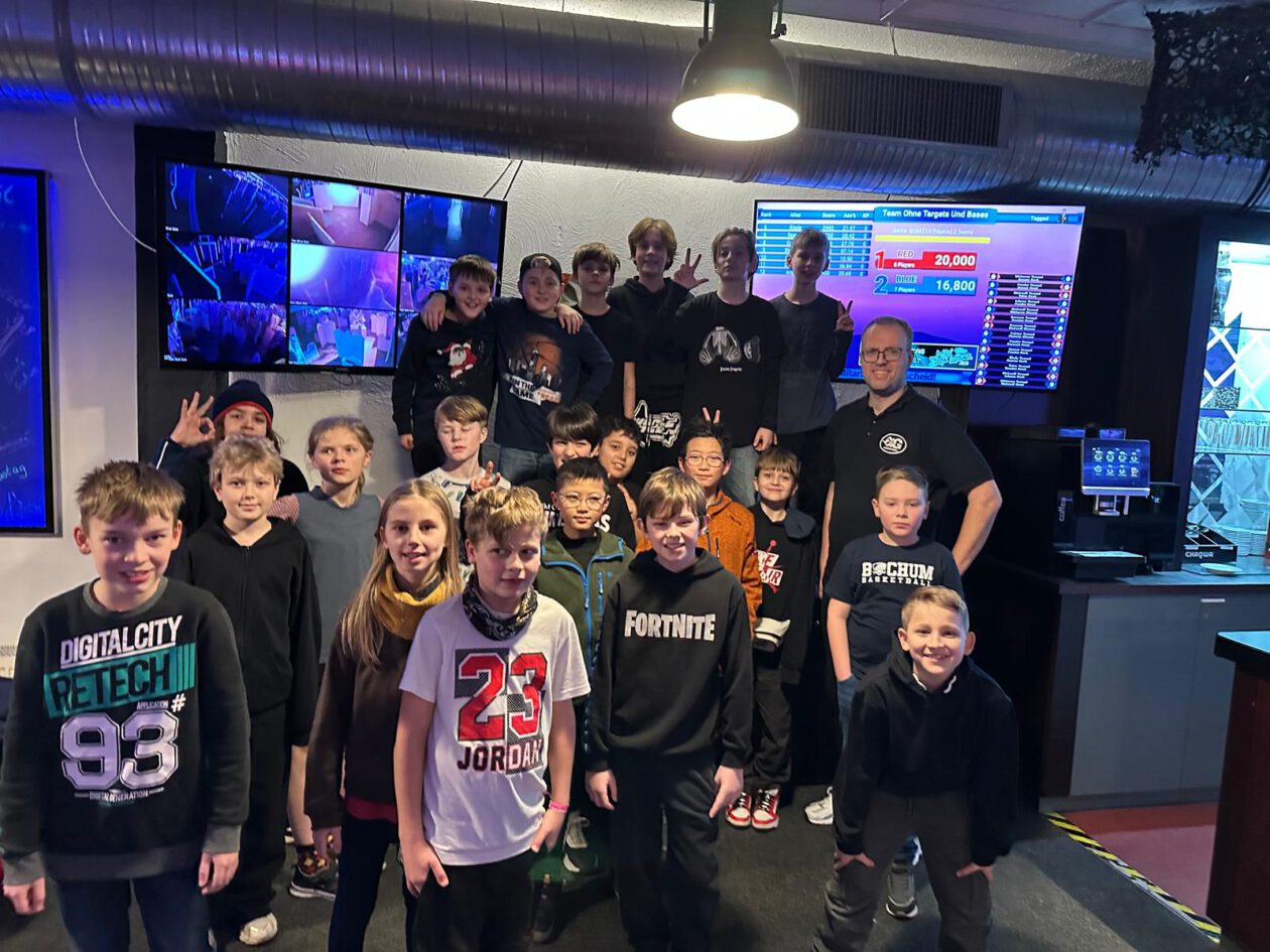 U12-2: Jahresabschluss beim Lasertag